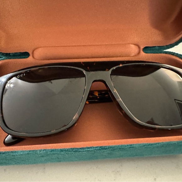 Gucci Tortoiseshell Sunglasses - GG1039S
